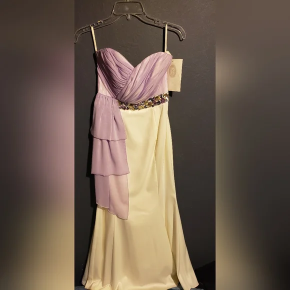 Jessica Mcclintock Dresses | Jessica Mcclintock, One Of A Kind Ivory & Lilac Evening Gown. | Color: Cream/Purple | Size: 5j | Dallannyg's Closet Jessica Mcclintock Dresses | Jessica Mcclintock, One Of A Kind Ivory & Lilac Evening Gown. | Color: Cream/Purple | Size: 5j | Dallannyg's Closet